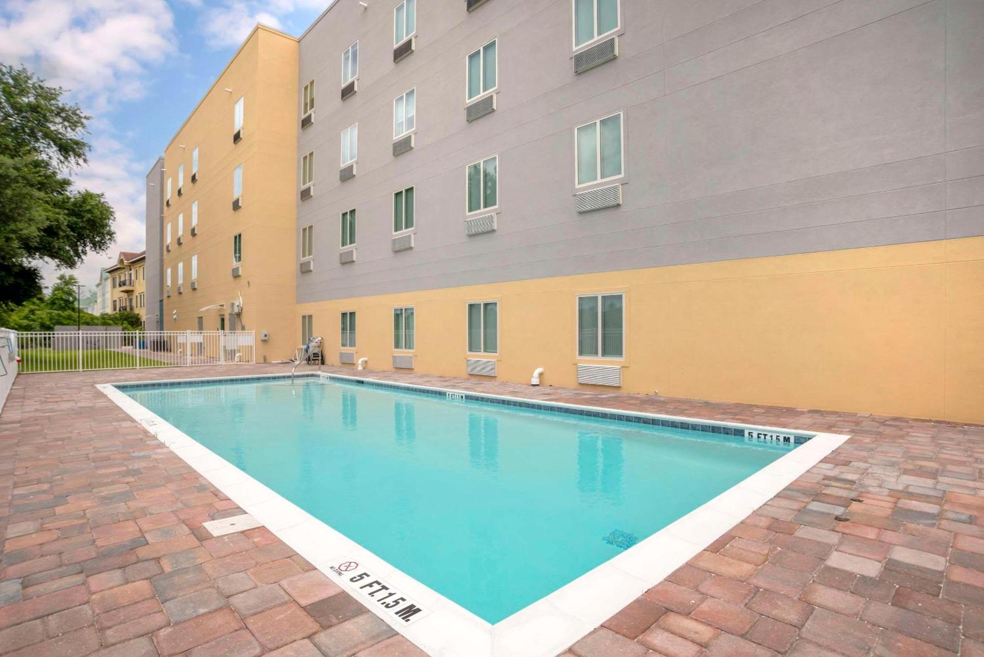Comfort Inn & Suites Destin Near Henderson Beach Miramar Beach Exterior photo